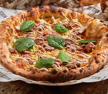 С томленой говядиной и перечным соусом