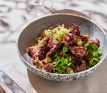 Салат с ростбифом и вяленными томатами