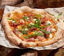 С прошутто, рукколой и маскарпоне