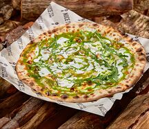 Со страчателлой, песто и рукколой ультра