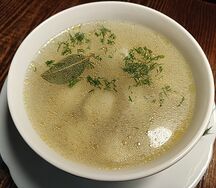 Пельмени с бульоном