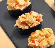 Гункан с крабом