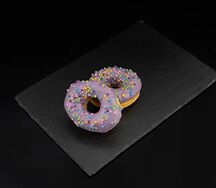 Донат с черничной начинкой