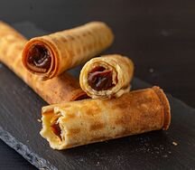 Вафельная трубочка с вареной сгущенкой