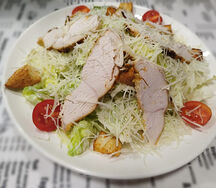 Салат Цезарь с курицей