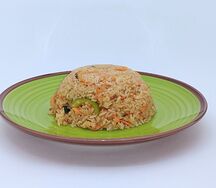Обжаренный рис с овощами