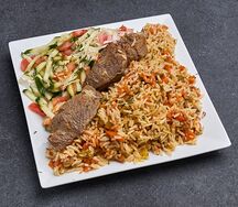 Плов с говядиной с салатом