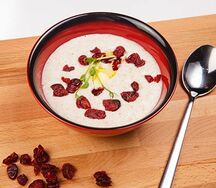 Овсяная каша с вяленой клюквой