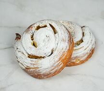 Слойка с изюмом