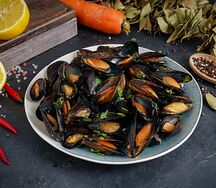 Мидии в винном соусе