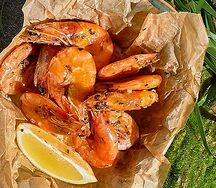 Жареные креветки с морской солью и травами