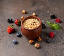 Мацони с медом и орехами