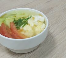 Овощной суп с яйцом