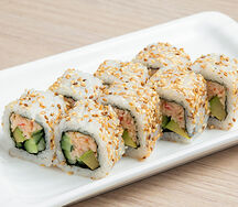 Ролл Калифорния с кунжутом
