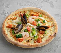 Пицца с морепродуктами и страчателлой 30 см