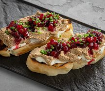 Брускетта с куриным паштетом