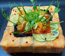 Торт Золотой лосось с авокадо