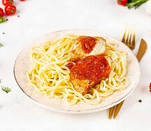 Паста со свининой и соусом Арабьята