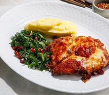 Шницель из индейки с моцареллой и картофельным пюре