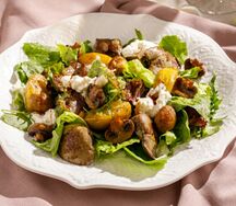 Салат с печенью кролика