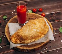 Чебурек с сыром и томатами