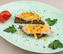 Сэндвич с сыром и свининой