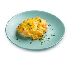 Куриное филе с ананасом под сыром