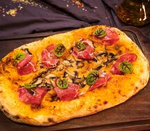 Римская пицца с сыровялом и шампиньонами