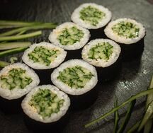 Маки-роллы с огурцом