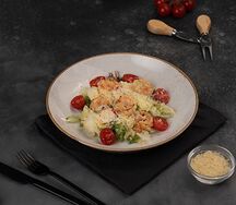 Салат Цезарь с креветками