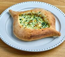 Лодочка по-аджарски со шпинатом