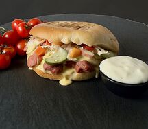 Хот-дог с двойной порцией колбасок (халяль)