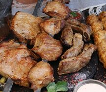 Шашлык из cвинoй шейки