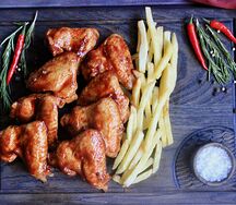 Куриные крылышки барбекю с гарниром