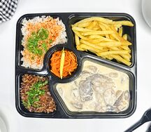 Курица с грибами и гарниром