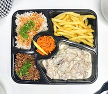 Мясо с грибами и гарниром