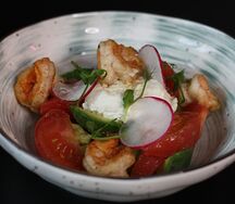 Салат с креветками и авокадо