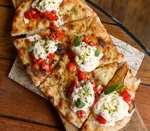 Фокачча со Страчателлой и фисташками