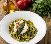 Спагетти с Бурратой и соусом песто