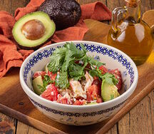 Салат с крабом и авокадо