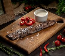 Стейк мясника с перечным соусом