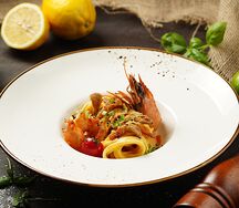 Паста с грибами и королевской креветкой