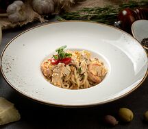 Лингвини с креветками и курицей