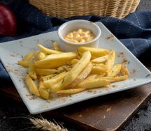 Картофель фри с сырным соусом