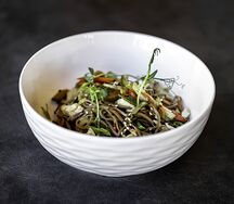 Лапша гречневая с овощами