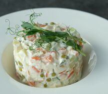 Салат Оливье с курицей