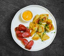 Жареный картофель с колбасками