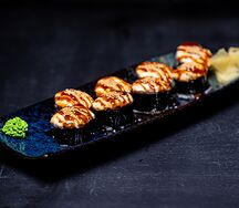 Запечённый ролл с крабом