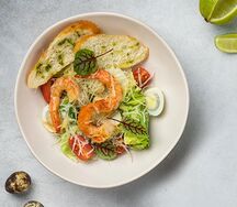 Салат Цезарь с креветками