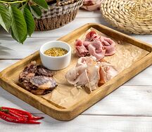 Мясные деликатесы